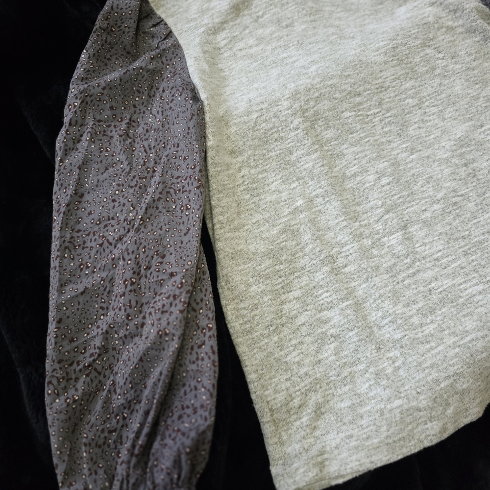 THML Gray Top with Patterned Sleeves - Picture 5 of 7